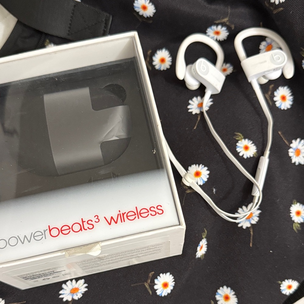 Beats by Dre Powerbeats3 Wireless Earbuds - White